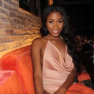 Meet your Posher, Naomi